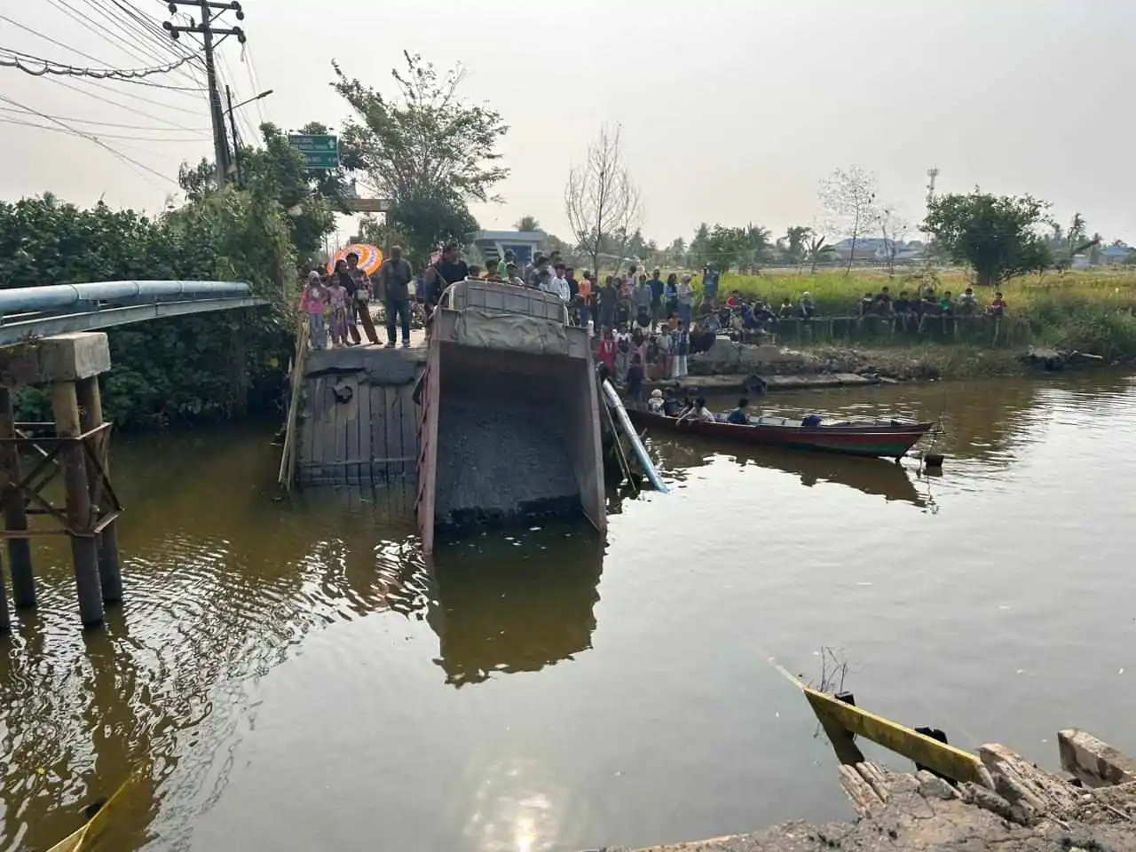Jembatan Ambruk Putuskan Akses Darat: Ujian Serius Respons Pemerintah Kota