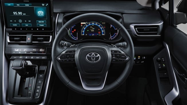 Toyota Kijang Innova Zenix Hybrid: Hemat, Tapi Ada Risiko