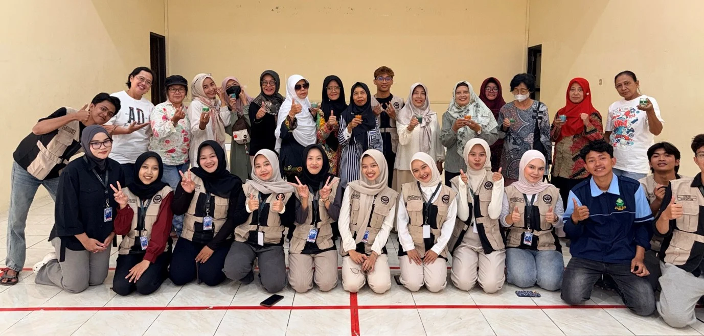Dari Minyak Jelantah Jadi Lilin Wangi: Proyek KKN yang Mengubah Limbah Dapur Jadi Peluang
