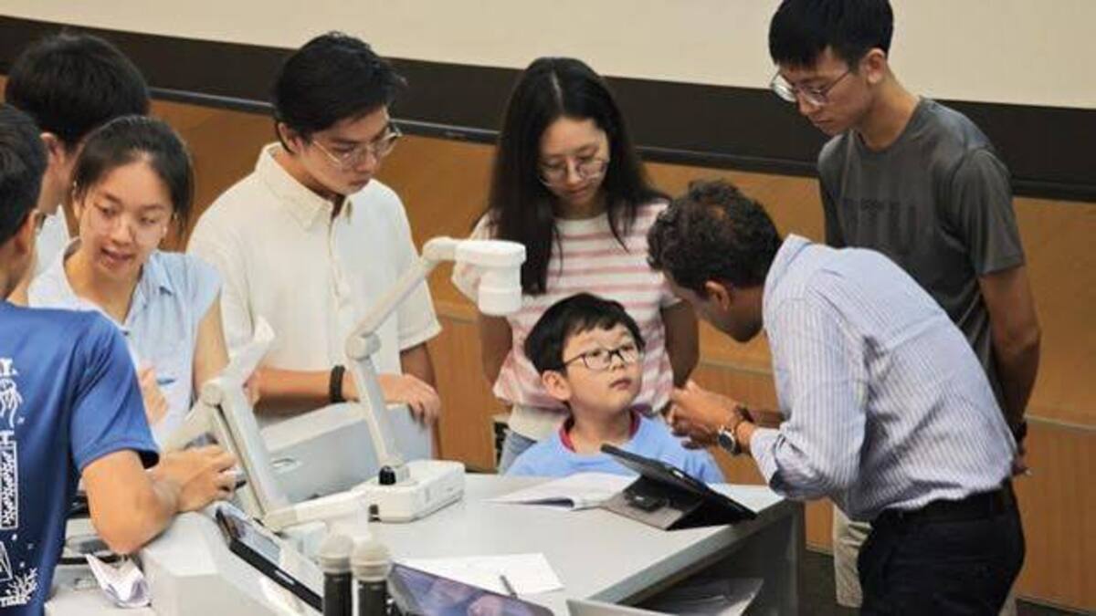Dari IQ Tinggi hingga Mahasiswa Termuda: Panduan Orang Tua Mendukung Anak Berbakat