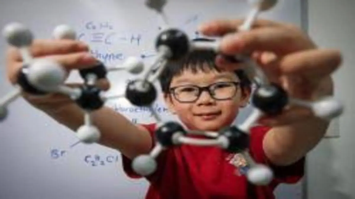 Dari IQ Tinggi hingga Mahasiswa Termuda: Mengasuh Anak Berbakat Tanpa Kehilangan Masa Kecil