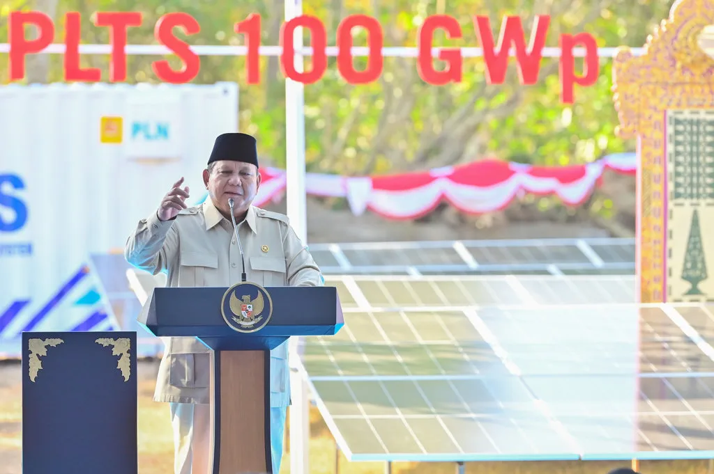 PLTS 100 GWp: Penghematan Besar, Risiko APBN Lebih Besar
