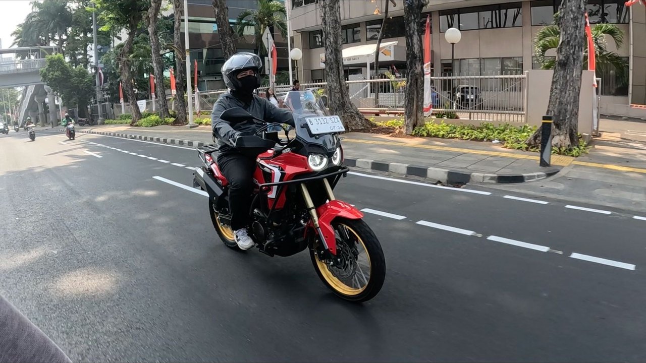 QJMotor Tourino 250 DX: Motor Rally 250cc Terjangkau dengan Getaran Mesin Tinggi