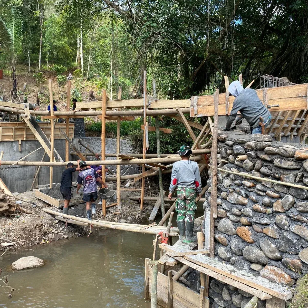 Jembatan TNI dan Akses Ekonomi: Peluang Baru dari Pedesaan