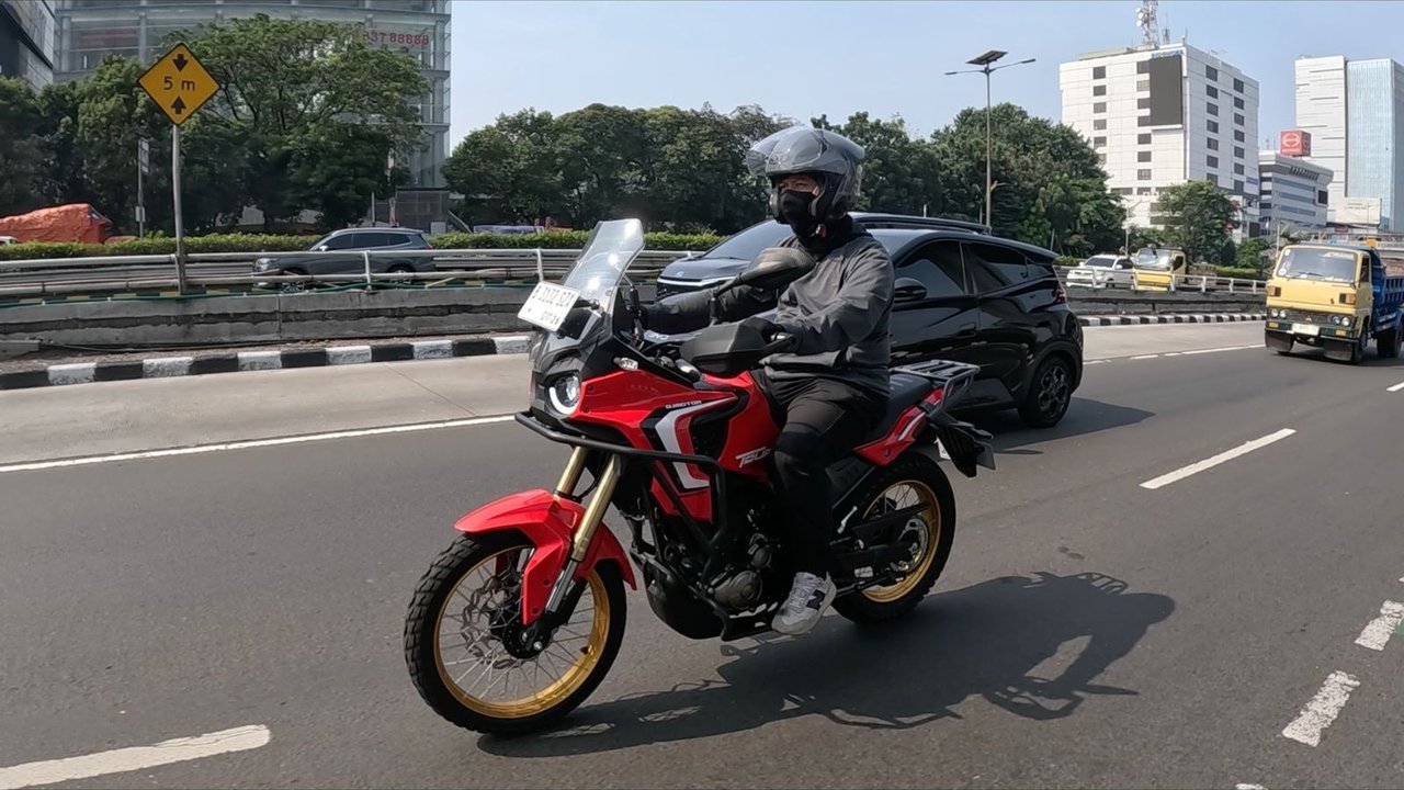 QJMotor Tourino 250 DX: Motor Rally 250cc Terjangkau dengan Getaran Mesin Tinggi