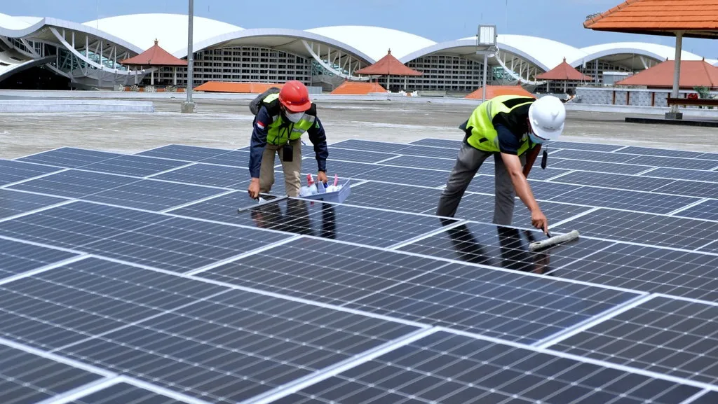 PLTS 100 GWp: Penghematan Besar, Risiko APBN Lebih Besar
