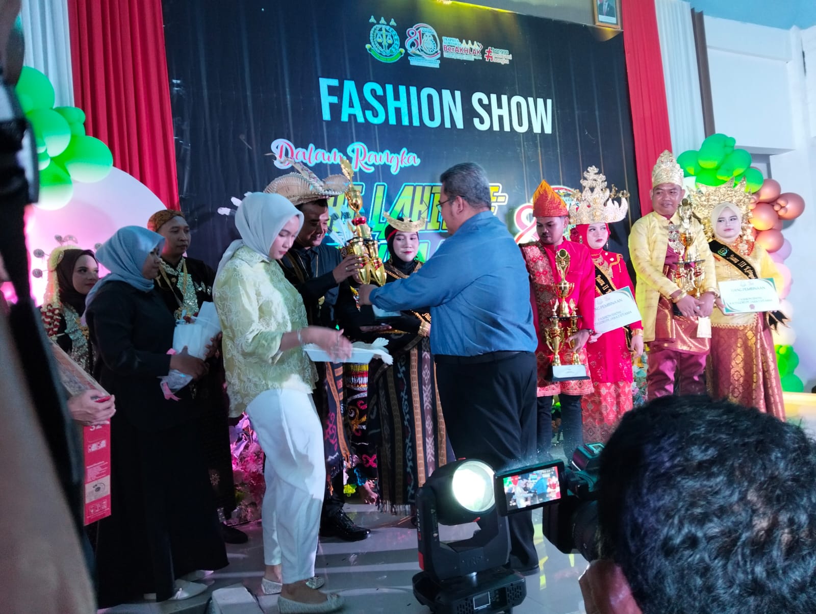 Sidrap Menang di Fashion Show Wastra Nusantara dengan Lipa Sabbe