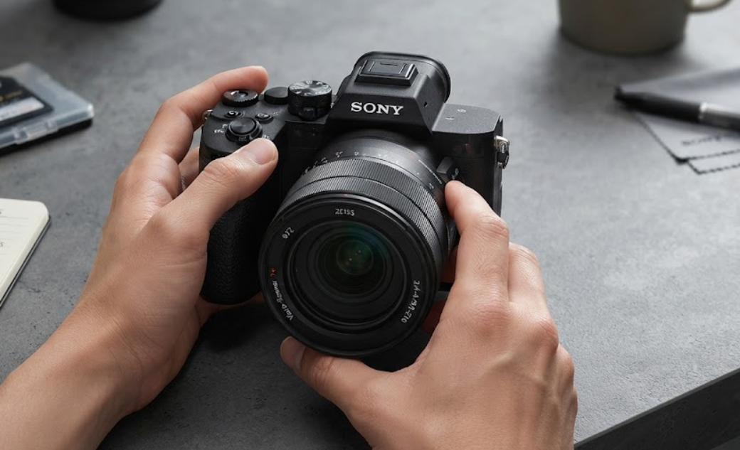 Panasonic Lumix L10 vs Sony RX10 V: Pertarungan Kamera Compact Premium