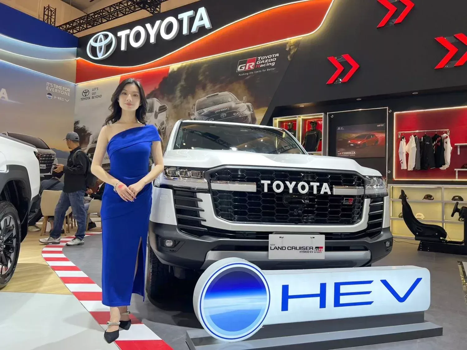 Land Cruiser 300 Hybrid: V6 Twin-Turbo, Elektrifikasi, dan Harga Rp2,8 M