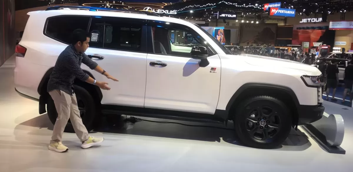 Toyota Land Cruiser 300 Hybrid EV: Mesin, Harga, dan Off-Road Premium