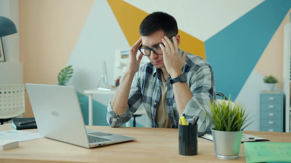 Mudah Marah di Sore Hari? Waspadai Stres Kerja dan Job Hugging