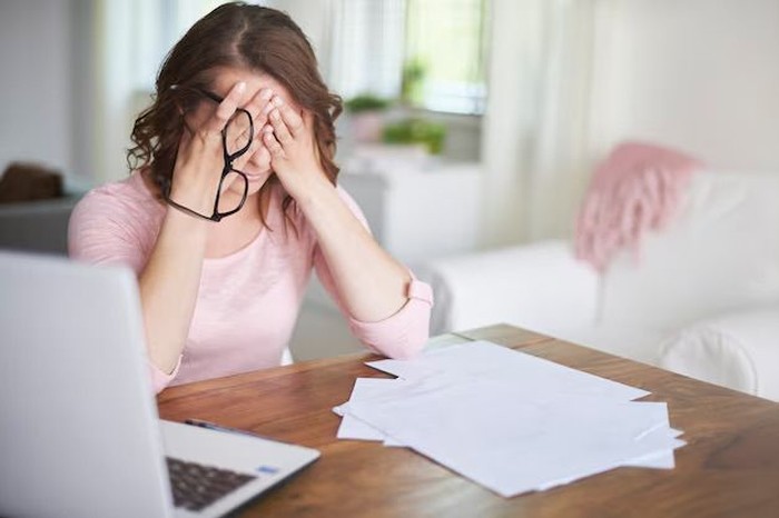 Mudah Marah di Sore Hari? Waspadai Stres Kerja dan Job Hugging