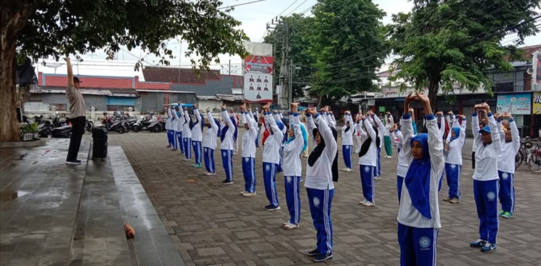 Senam Komunitas untuk Lansia: Posyandu, Terapi Tradisional, dan Masa Depan Kebugaran Persendian