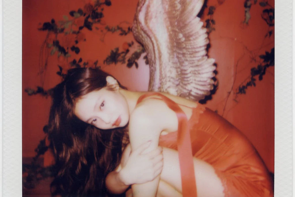 Jennie dan EP Solo ‘Fallen Angel’: Cinta, Luka, dan Rumah Emosional