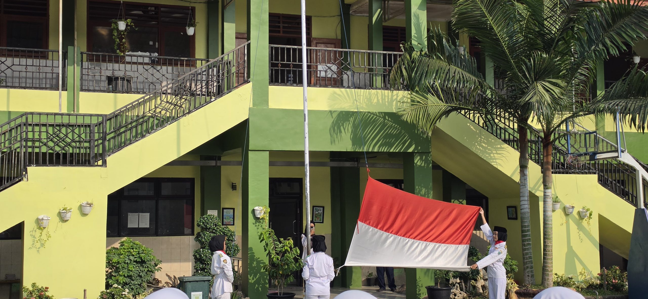 Dari Upacara hingga Kemah Karakter: Ekosistem Disiplin dan Kepemimpinan Siswa