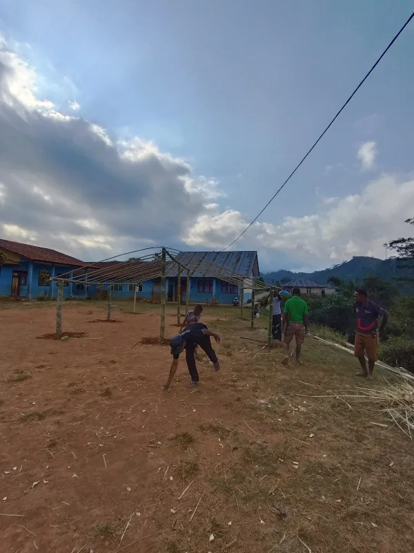 Sekolah Darurat Bambu Pulihkan Akses Belajar Pasca Bencana