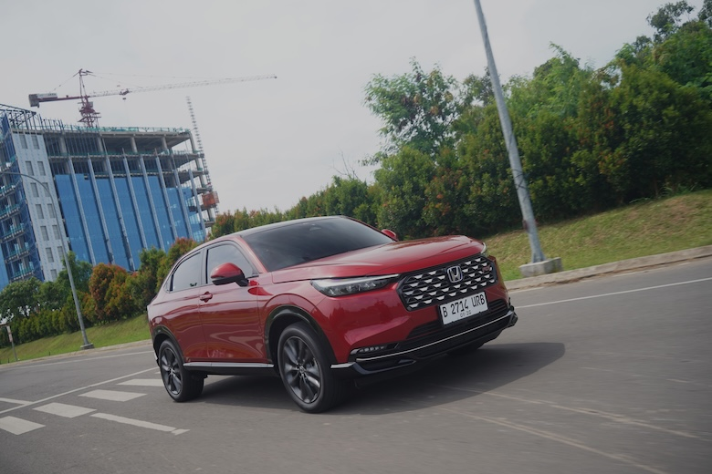 Honda HR-V e:HEV vs Mitsubishi Xforce HEV: Mana SUV Hybrid Irit dan Kencang?