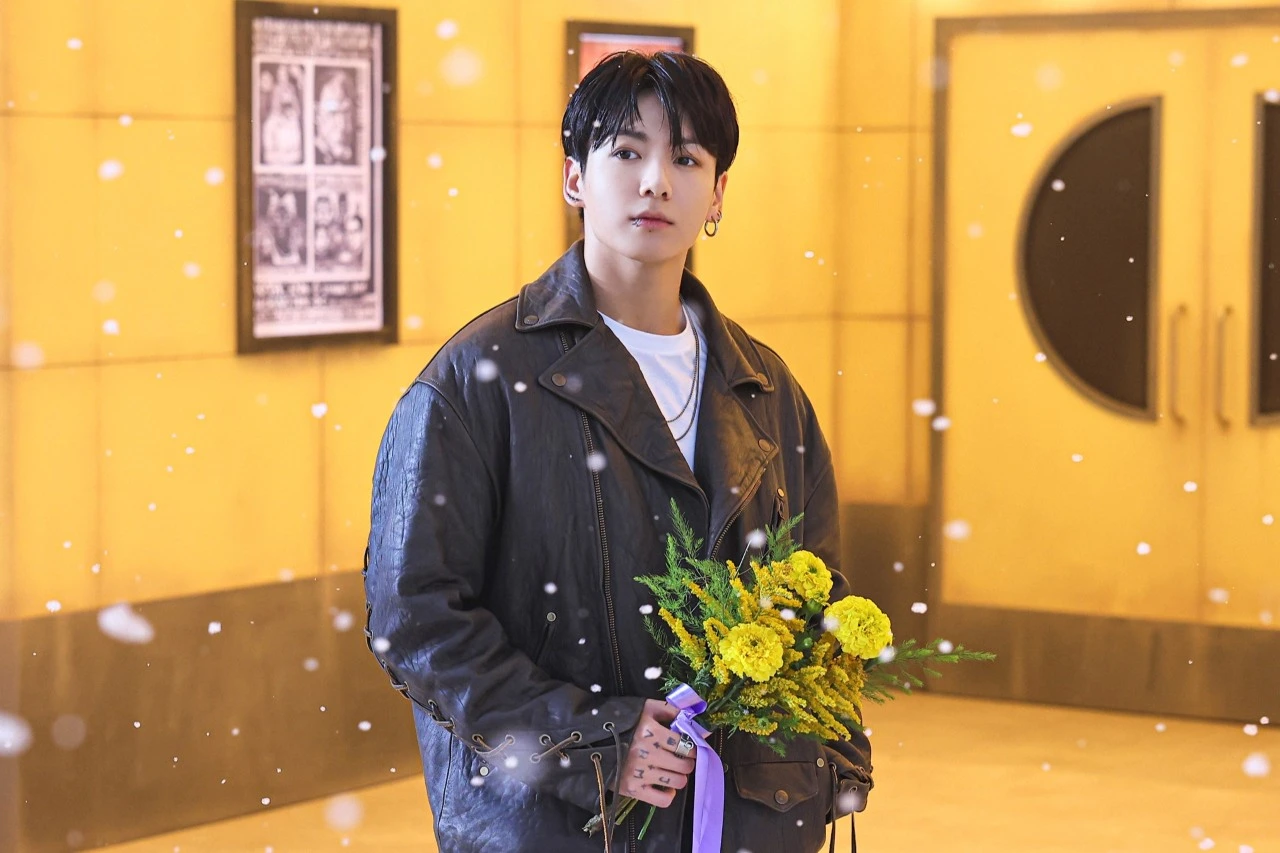 Jungkook di MV 'TOO MUCH': Strategi Kolaborasi Internasional yang Makin Matang