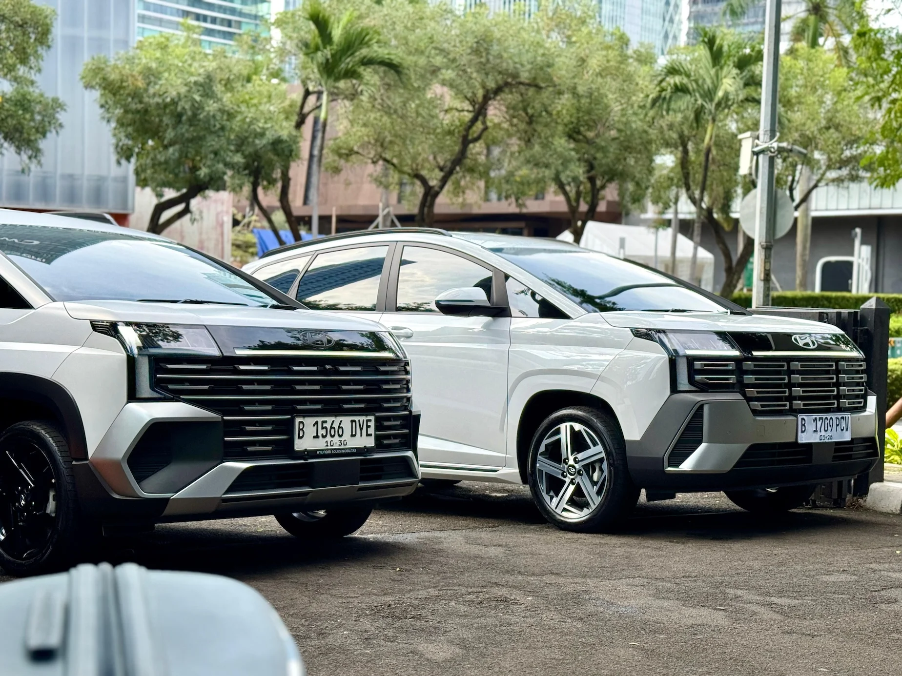 Hyundai Stargazer vs Toyota Avanza Veloz: Mana MPV Keluarga Terbaik?