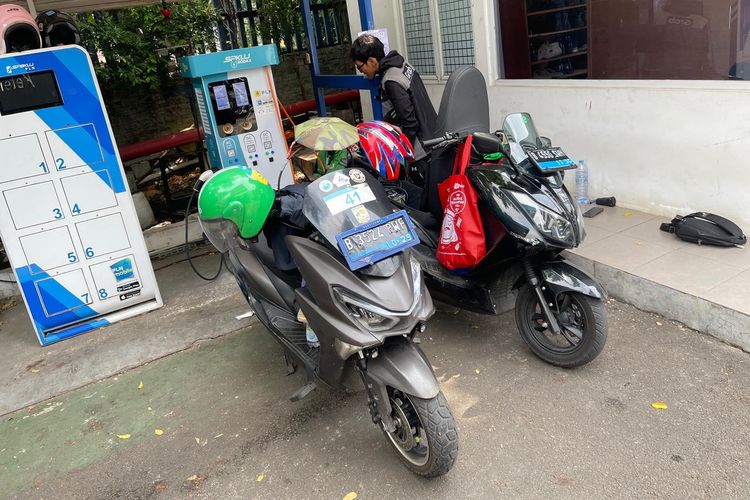 Mengapa Driver Ojek Online Masih Menolak Motor Listrik