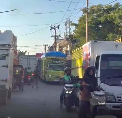 Parkir Truk Sembarangan Biang Kemacetan Kota