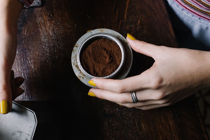 Lidah Buaya, Air Kelapa, dan Ampas Kopi: Trio Natural untuk Rambut Lebih Kuat