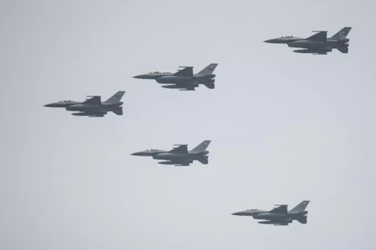 Jet F-16 di Atas Jalur Lari: Atraksi Spektakuler Merdeka Run