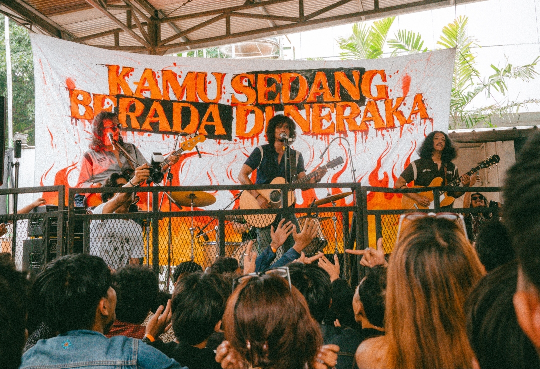 Video Lirik Live Rock: Strategi Digital Panggung Black Horses