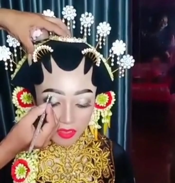 Panduan Makeup Terjangkau Berkualitas: Wardah vs Implora