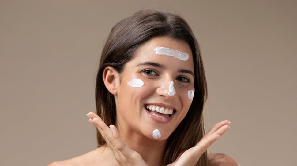 Sunscreen Anti-Aging Terjangkau yang Benar-Benar Bekerja