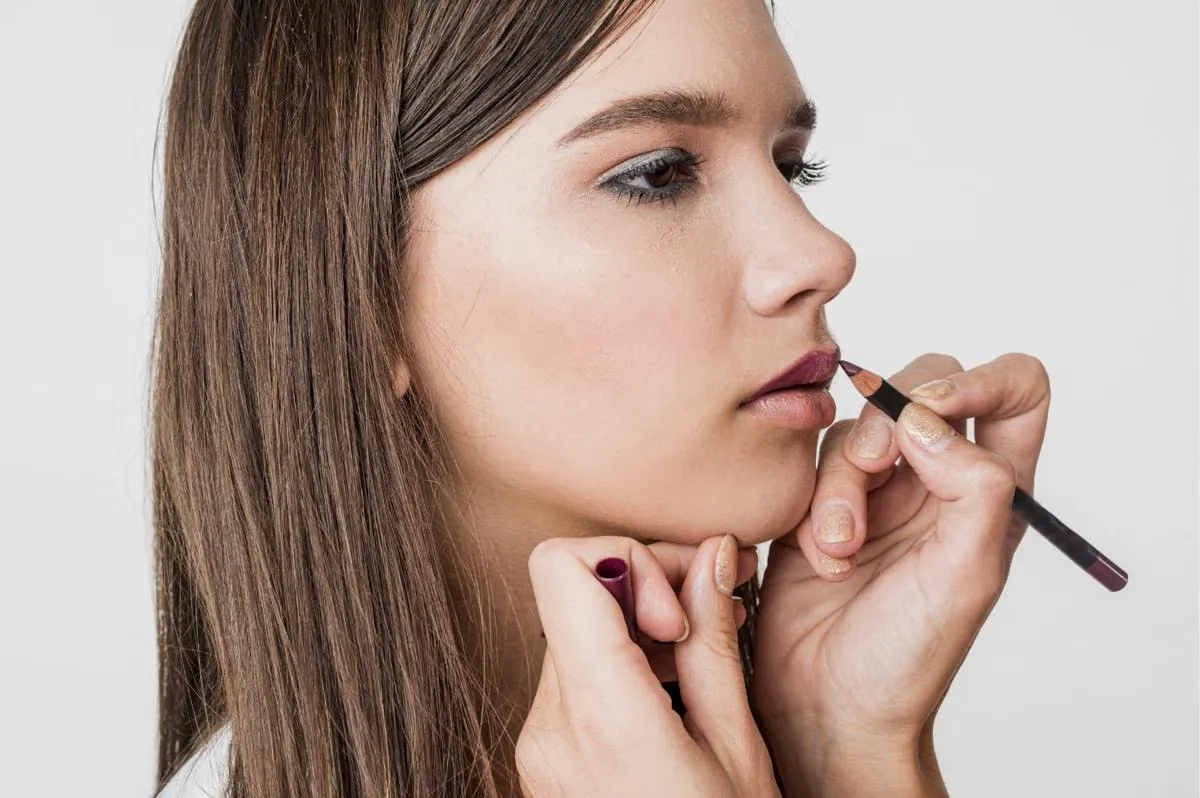 Teknik Lip Contouring untuk Bibir Lebih Penuh
