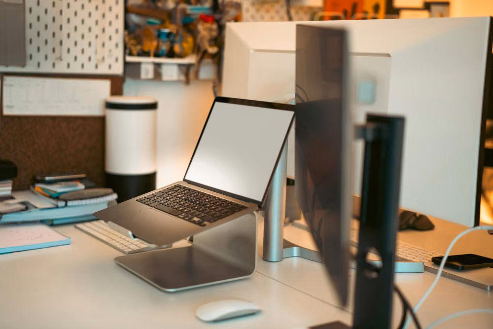 Laptop Kerja Terjangkau: Pilih Core i5 Gen 12 atau Ryzen 5?