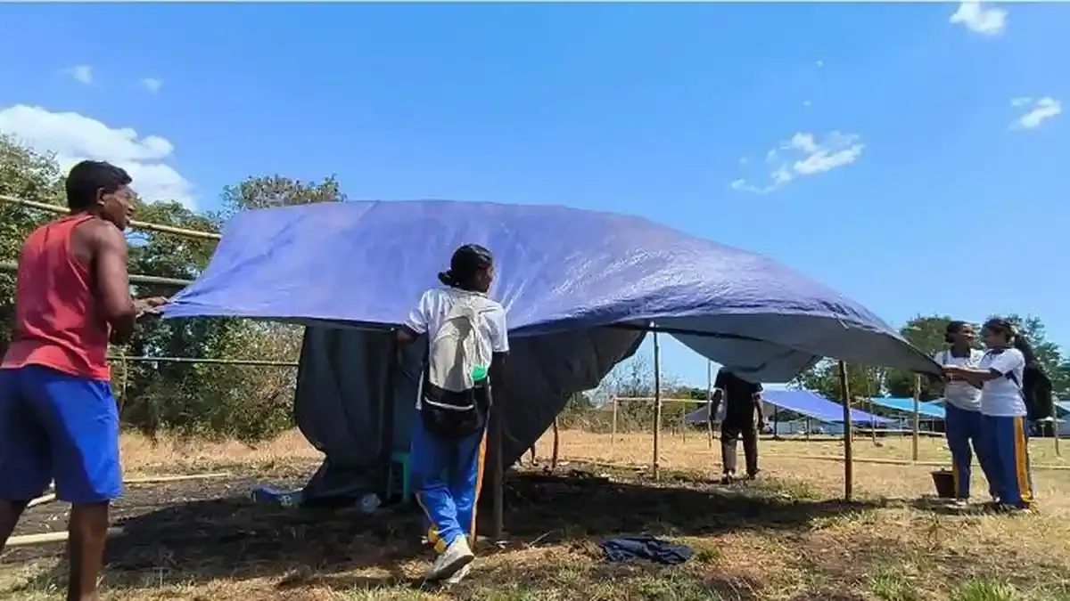 Belajar di Tenda Darurat: Ketika Sekolah Bertahan di Tengah Reruntuhan
