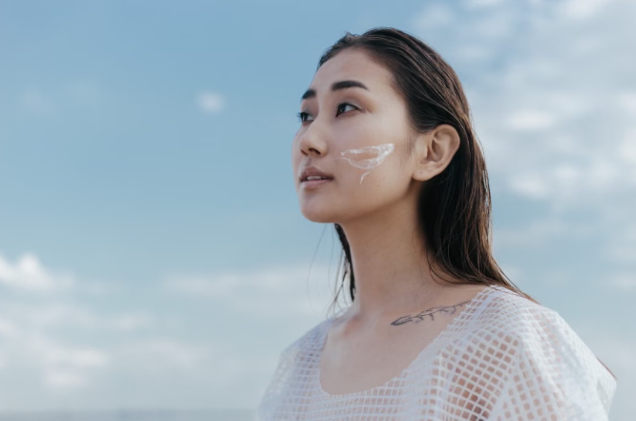Sunscreen Pencerah Terbaik untuk Kulit: Nyaman, Efektif, dan Ringan