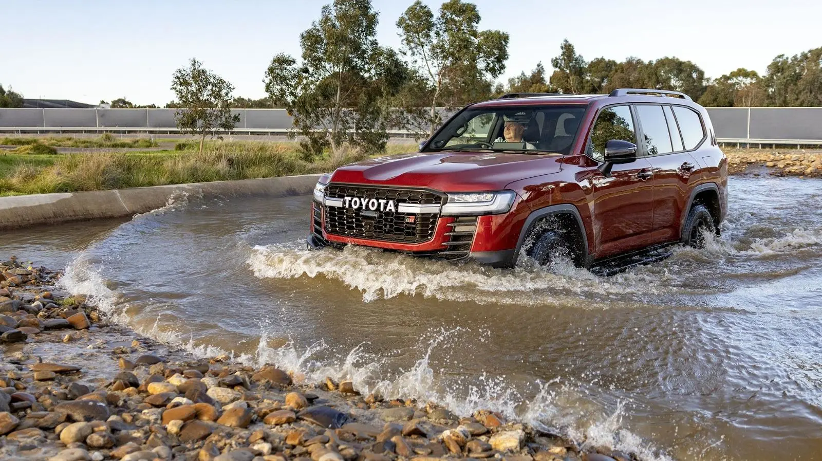 Land Cruiser 300 Hybrid 457 HP: Akhir Era V6 Bensin