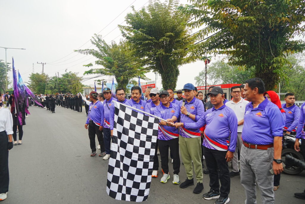 Ribuan Warga Meriahkan Jalan Santai dan Lari Komunitas HUT RI