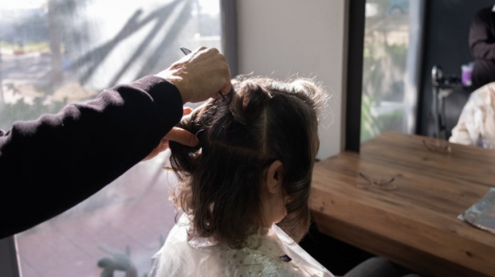 Panduan Lengkap Potongan Rambut Wajah Oval: Dari Layer hingga Pixie