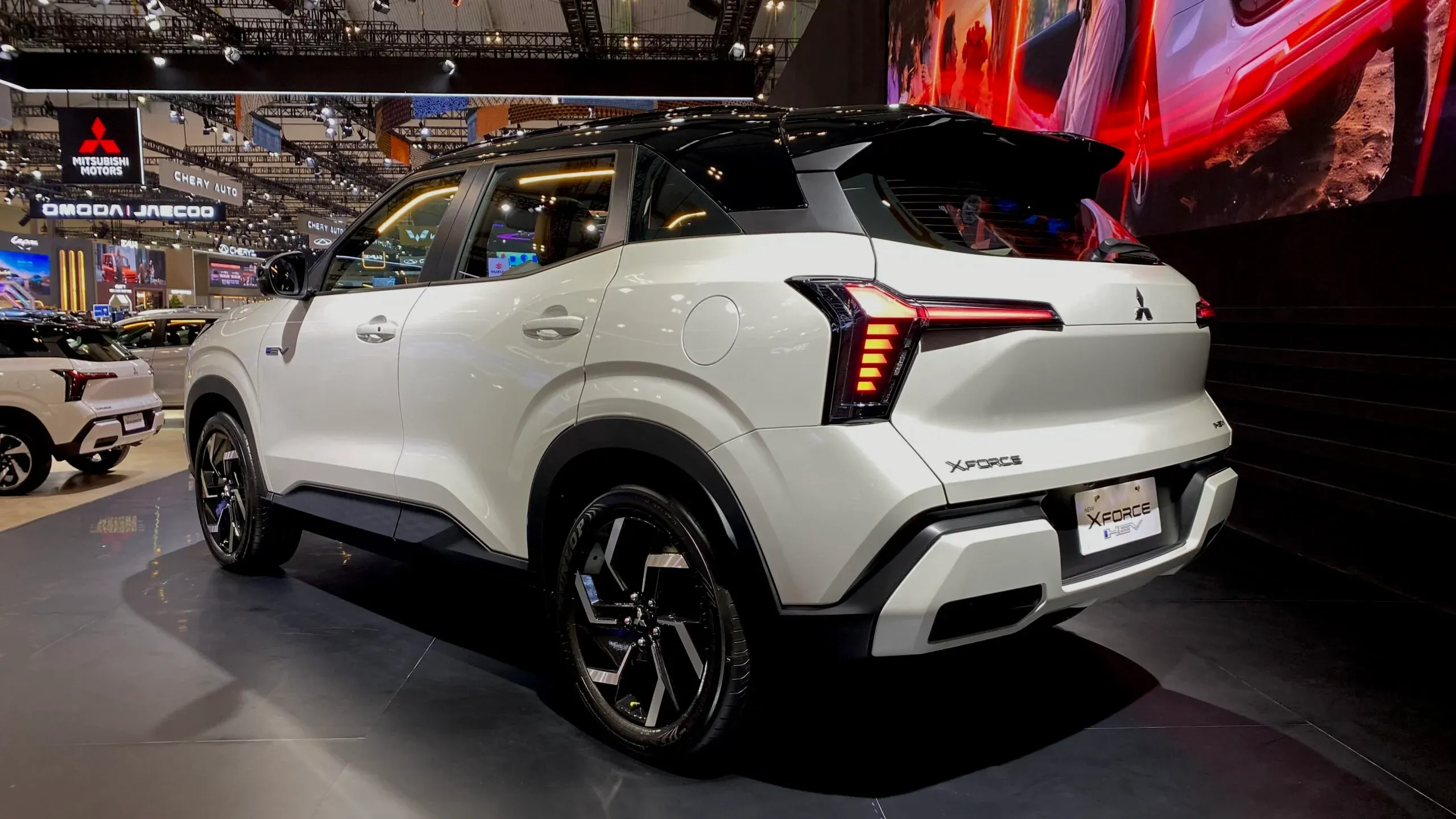Mitsubishi Xforce HEV Jadi Bintang SUV Hybrid di GIIAS