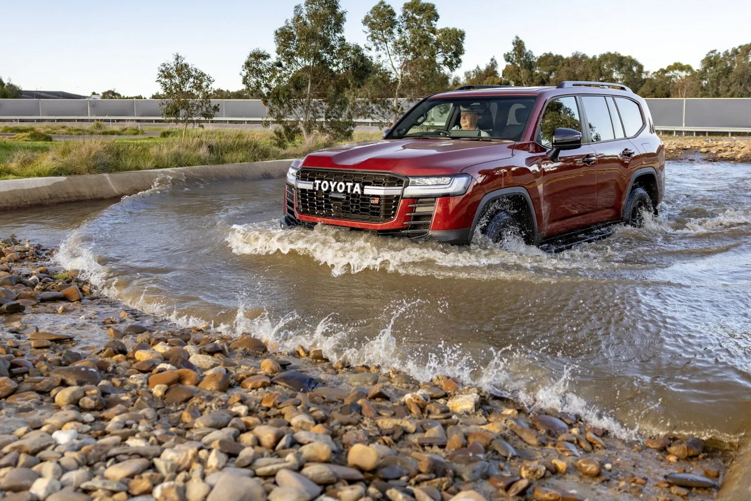 Land Cruiser 300 Berubah Total: V6 Bensin Diganti Mesin Hybrid 457 Hp