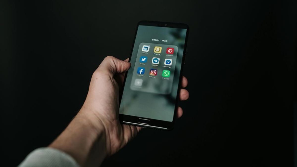 Doomscrolling dan Brain Rot: Menghentikan Siklus Layar yang Menguras Otak