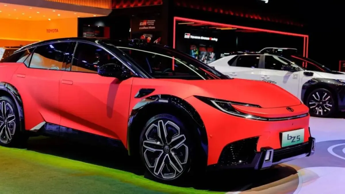 Toyota bZ5 Setengah Harga Tesla Model Y, Layak Dibeli?