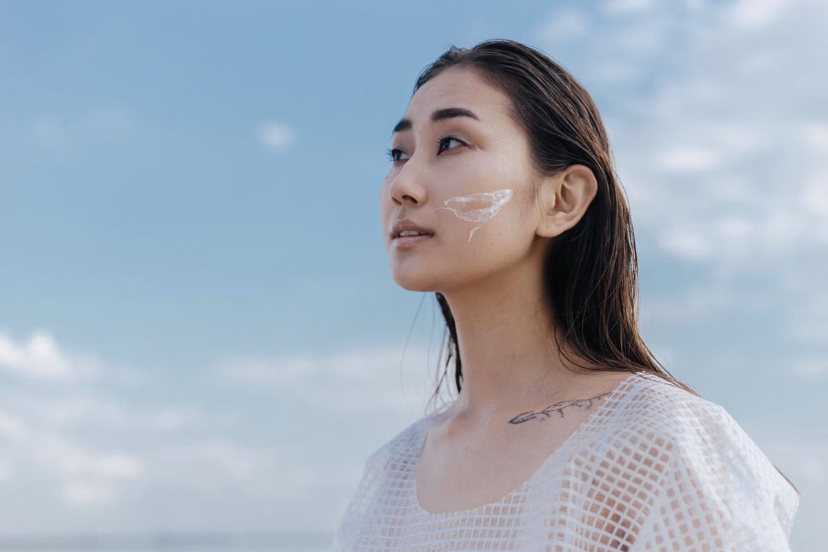Skincare Essentials untuk Liburan di Iklim Tropis