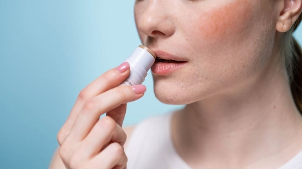 Lip Balm vs Lip Mask: Panduan Memilih untuk Bibir Kering Pecah