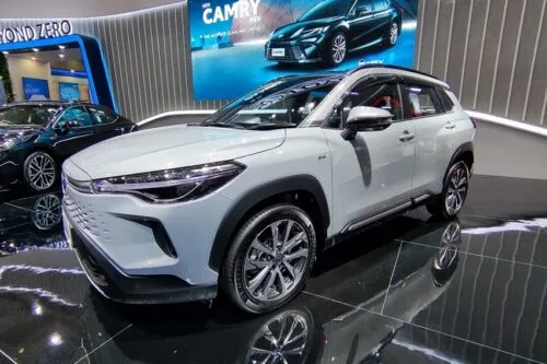 Toyota Yaris Cross Hybrid vs Corolla Cross HEV: Pilih Mana?