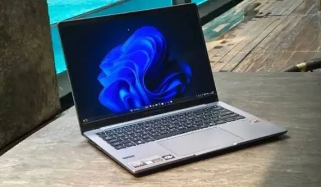 Laptop Bisnis AI Lokal: Asisten Rapat Tanpa Cloud