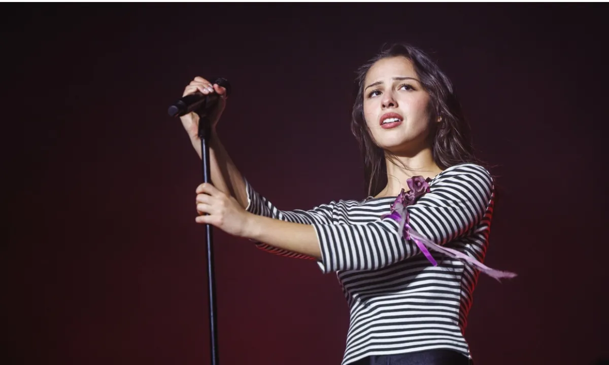 Lirik Serena Joy Olivia Rodrigo: Kritik Sosial dalam Melodi