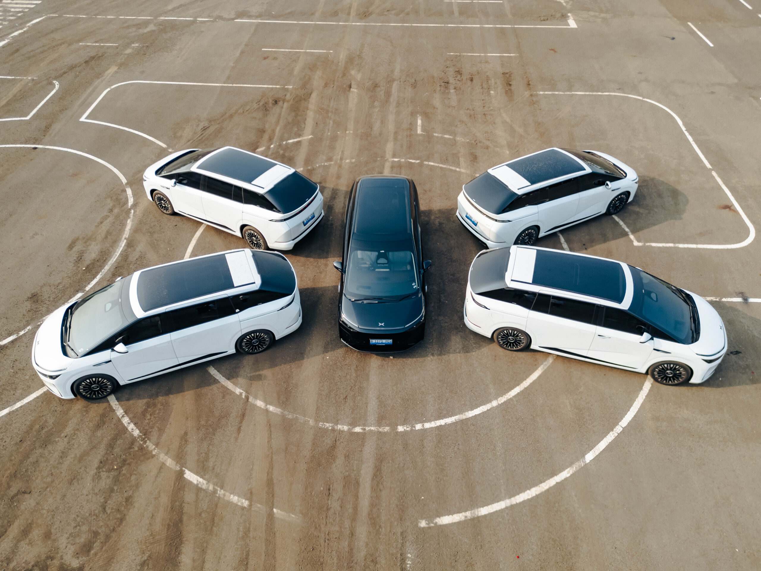 XPENG X9 vs Alphard HEV: Head-to-Head MPV Premium Listrik dan Hybrid