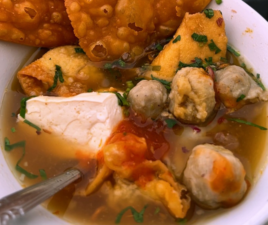 Ayam Goreng Viral dan Bakso Malang Populer: Rahasia Ludes Ratusan Porsi