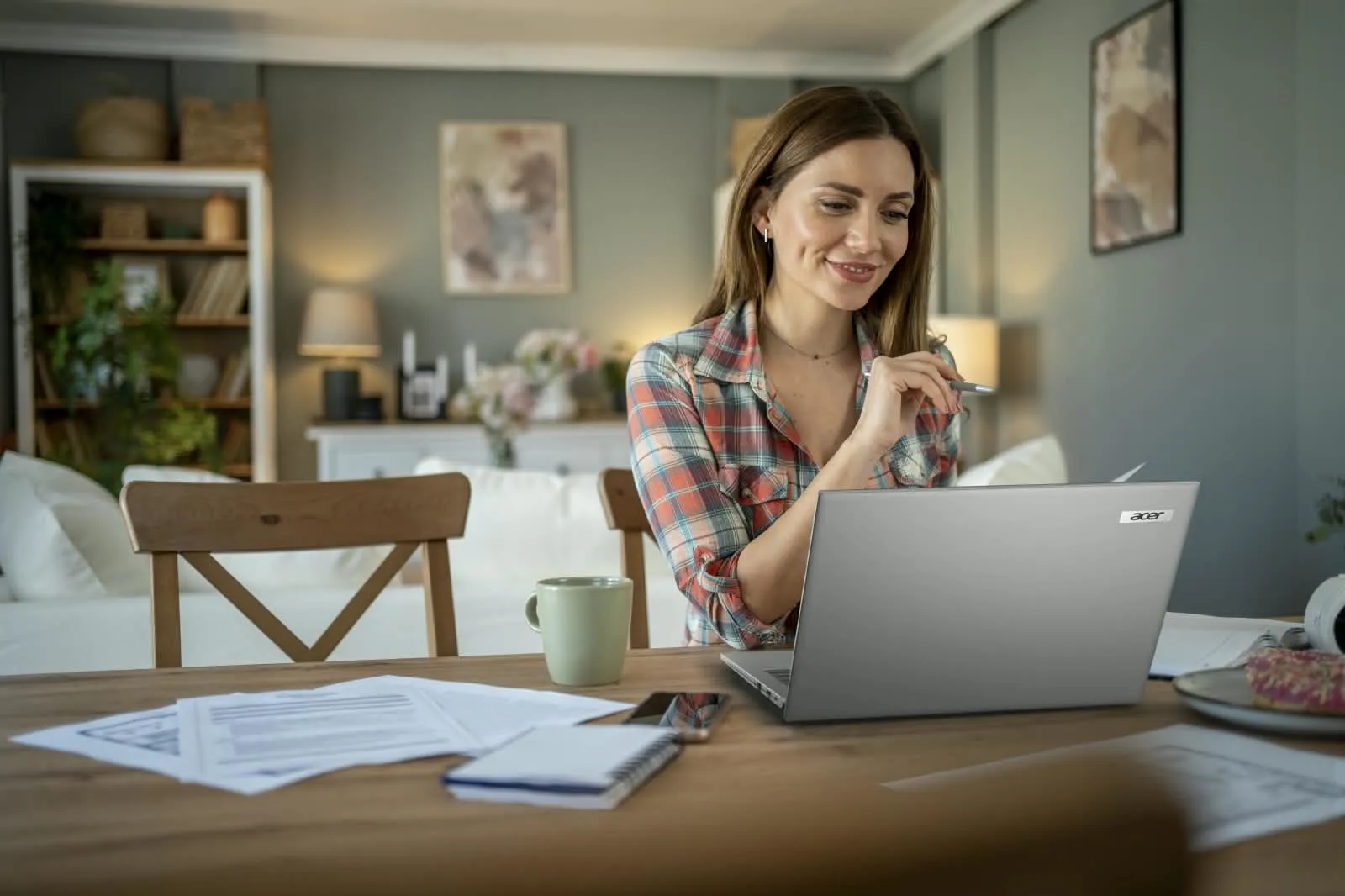 Laptop Bisnis Ringkas untuk Profesional Mobile: TravelMate X214 vs X14