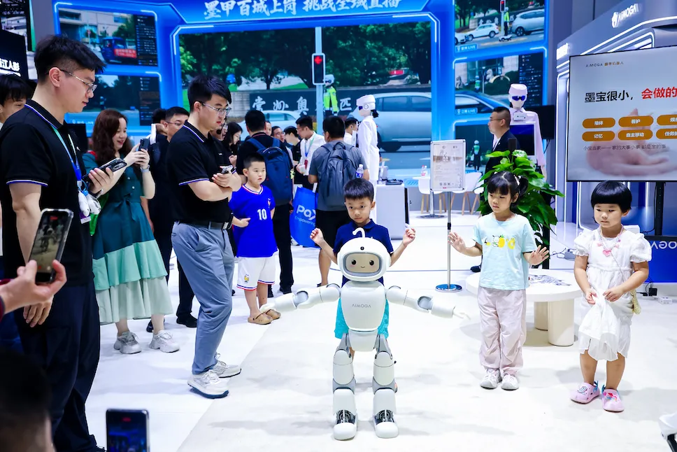 Mobo, Robot Pendamping Keluarga yang Memahami Rumah Anda